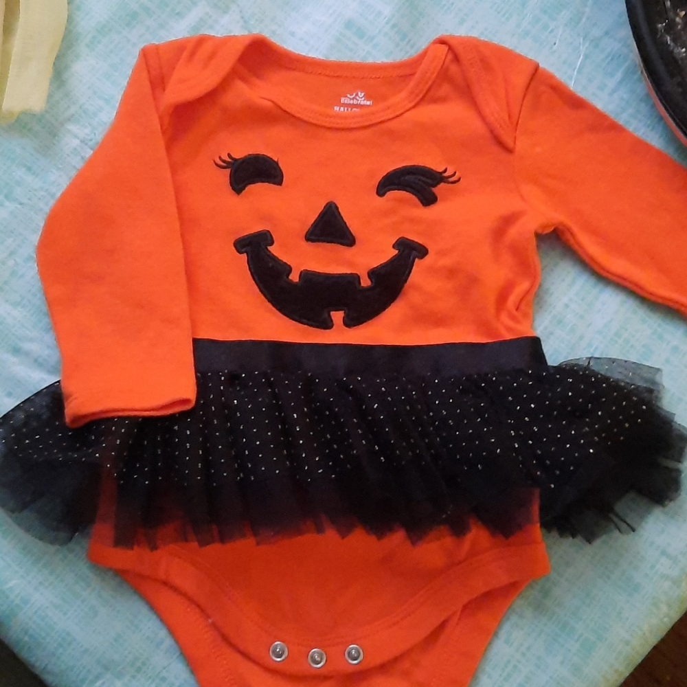 Jack-o-lantern onsies